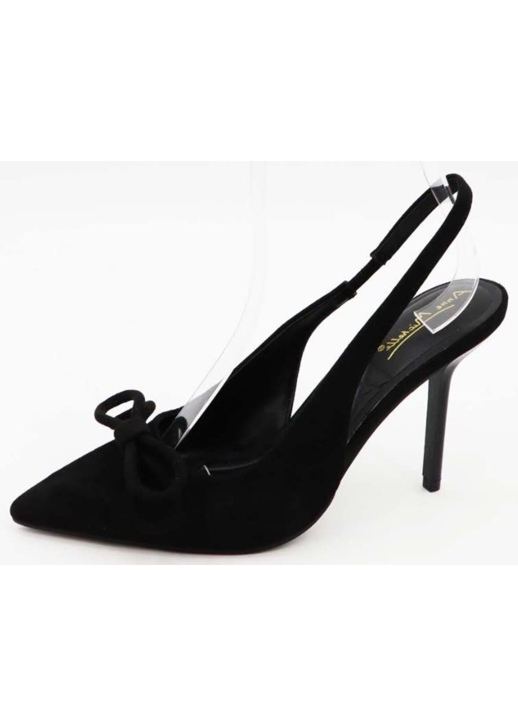 Ann Michelle Perfect In Pointed Pumps