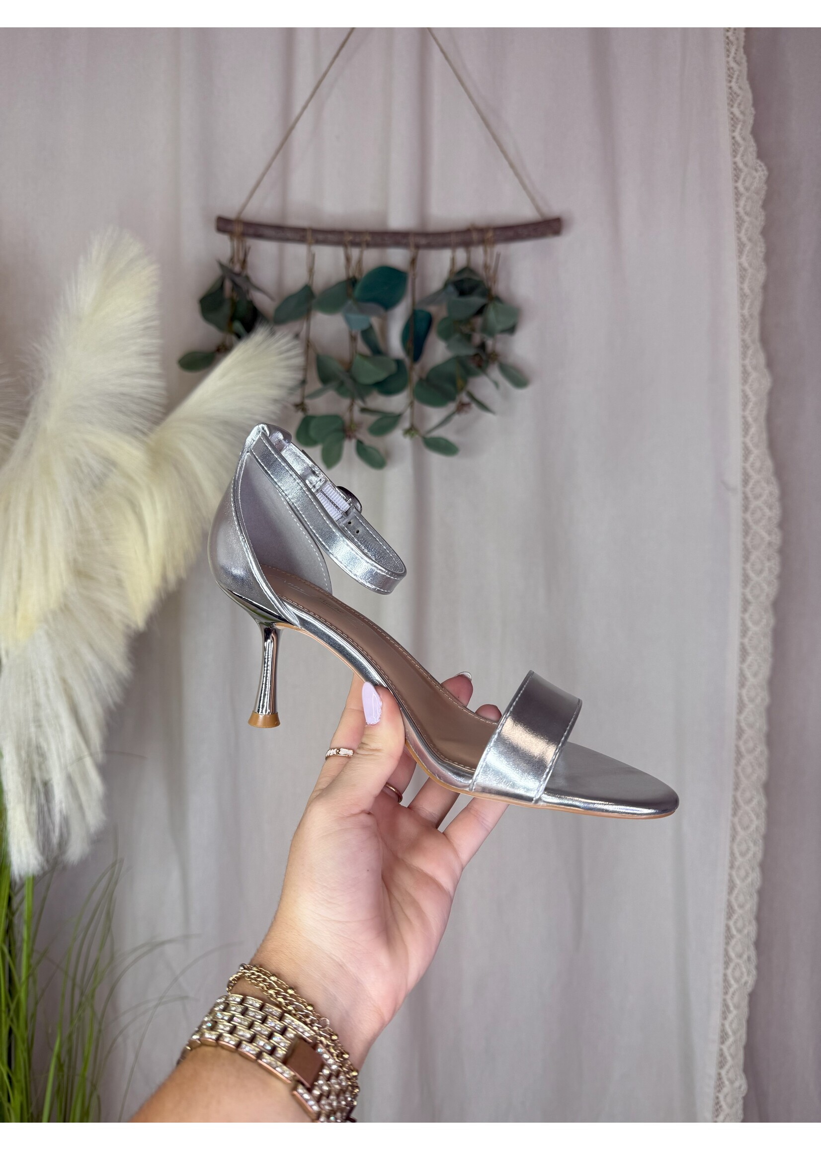 Joy-21 Low Ankle Wrap Heel