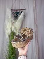 Nopal-12 Buckle Strap Platform