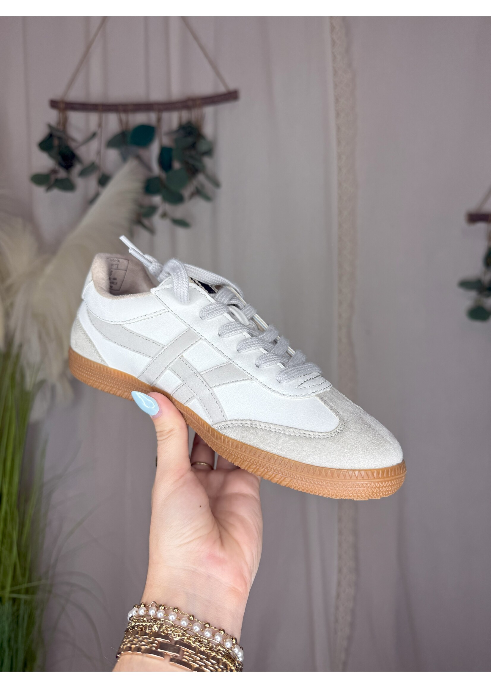 SASHA Shushop Tennis Shoe