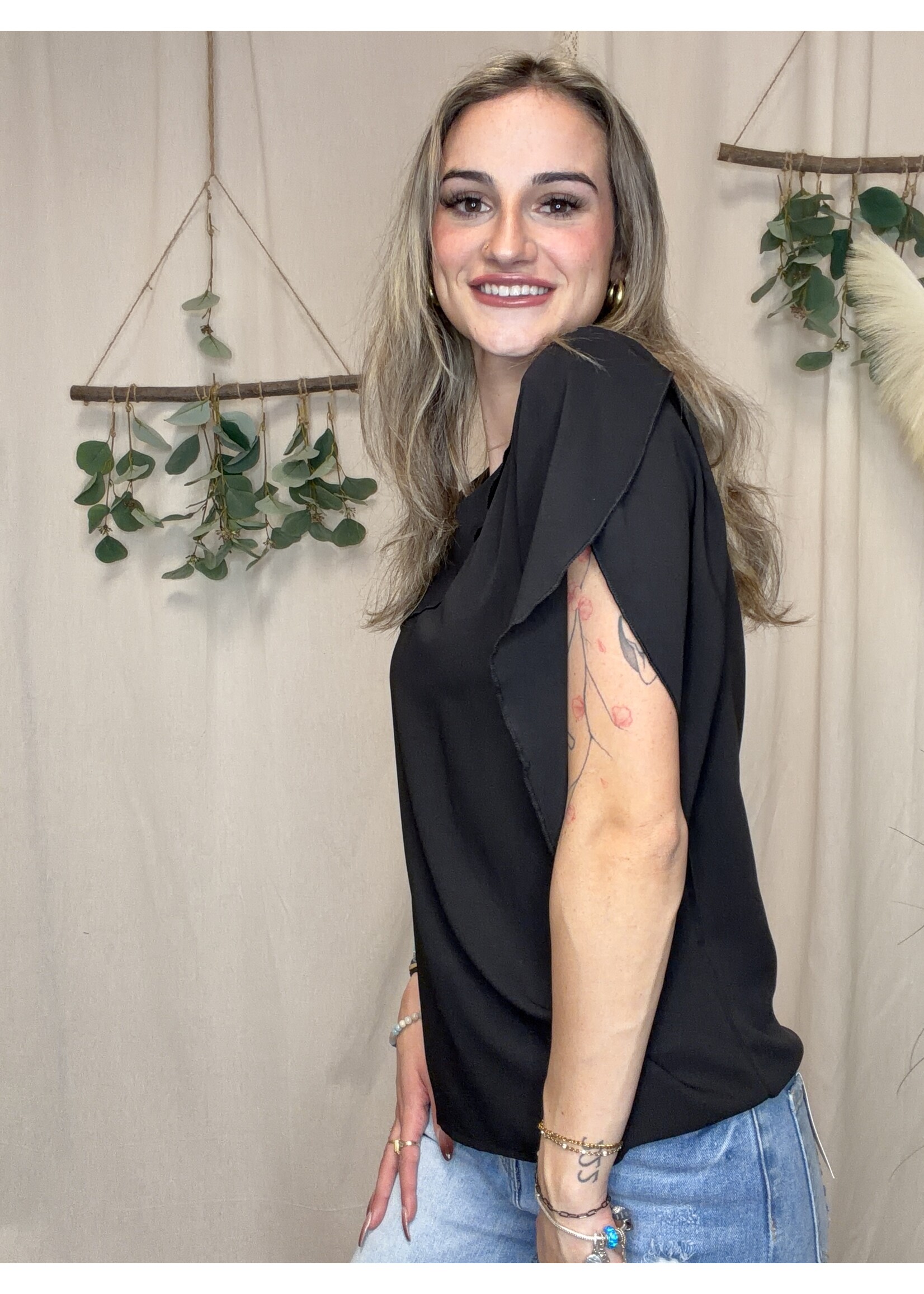 Wholesalesir Slant V-Neck Chiffon Floral Bud Sleeve Top