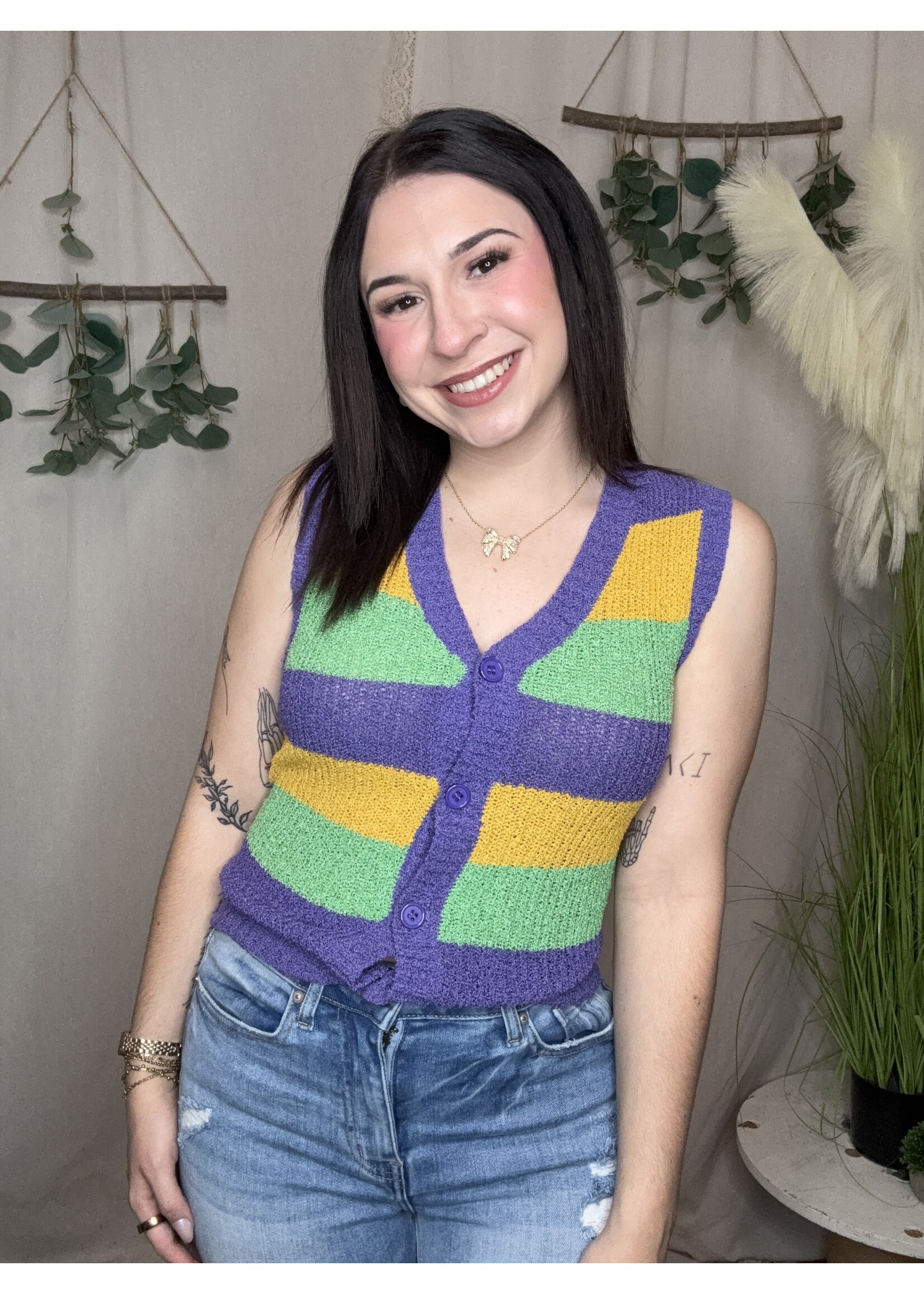 MG button sweater vest