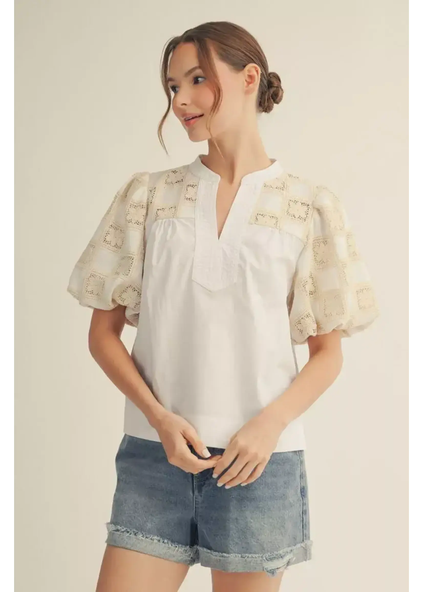 Short Puff Sleeves V-notched Veck Top
