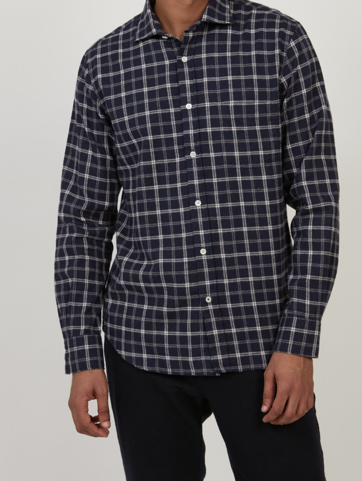 https://cdn.shoplightspeed.com/shops/637107/files/56626152/712x946x1/paul-woven-navy-shirtba11016.jpg