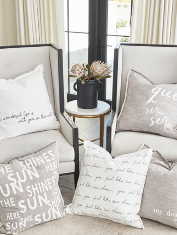 40 Photos That Show How to Decorate With Throw Pillows