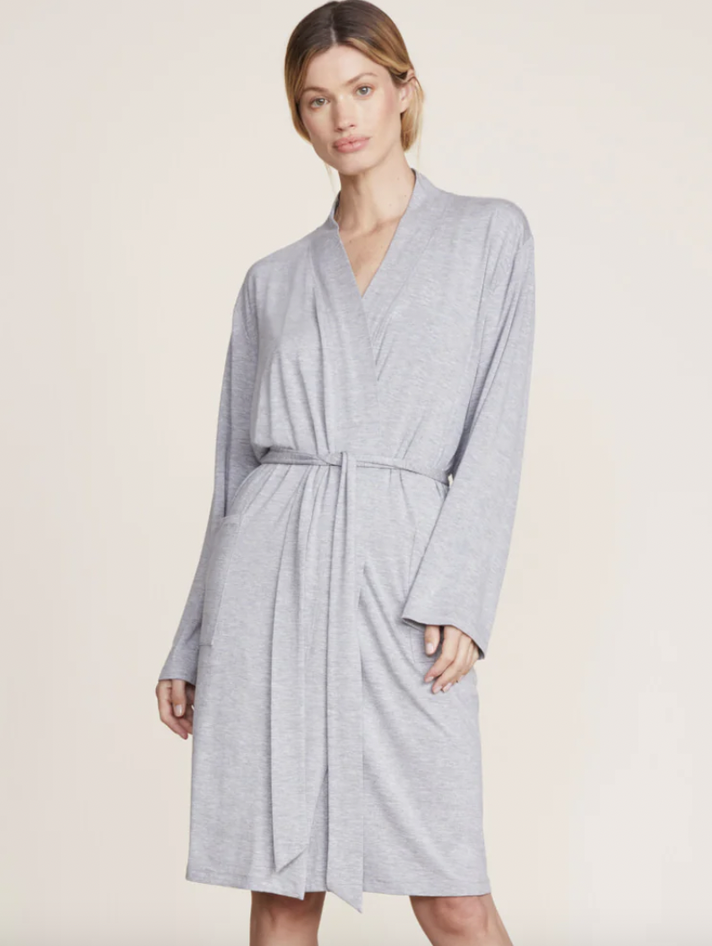 https://cdn.shoplightspeed.com/shops/637107/files/59590702/712x946x1/soft-jersey-short-bathrobe-heather-gray.jpg