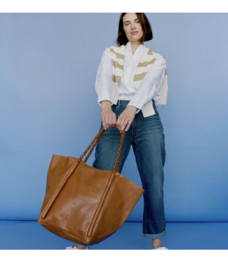 Voyage Leather Tote in Black