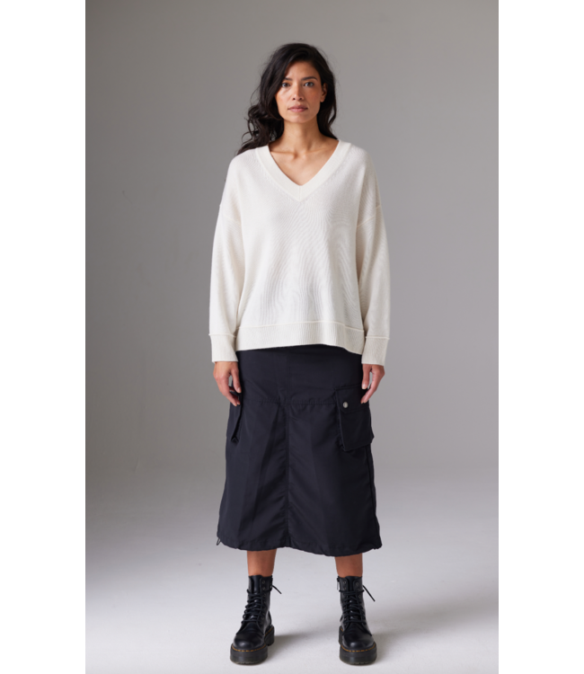 Pomelo Cashmere Chunky V-Neck Sweater-available in beige