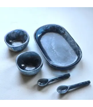 Gibb & Daan Resin Serving Tray with Two Bowls & Spoons - Indigo