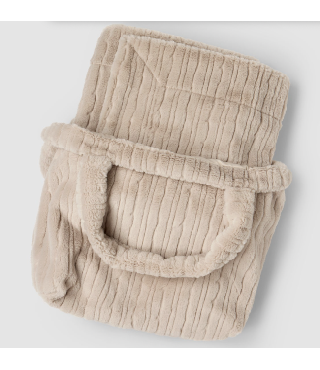 Dream Channel Faux Fur Throw+Bag