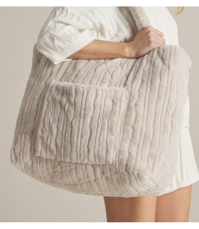 Dream Channel Faux Fur Throw+Bag