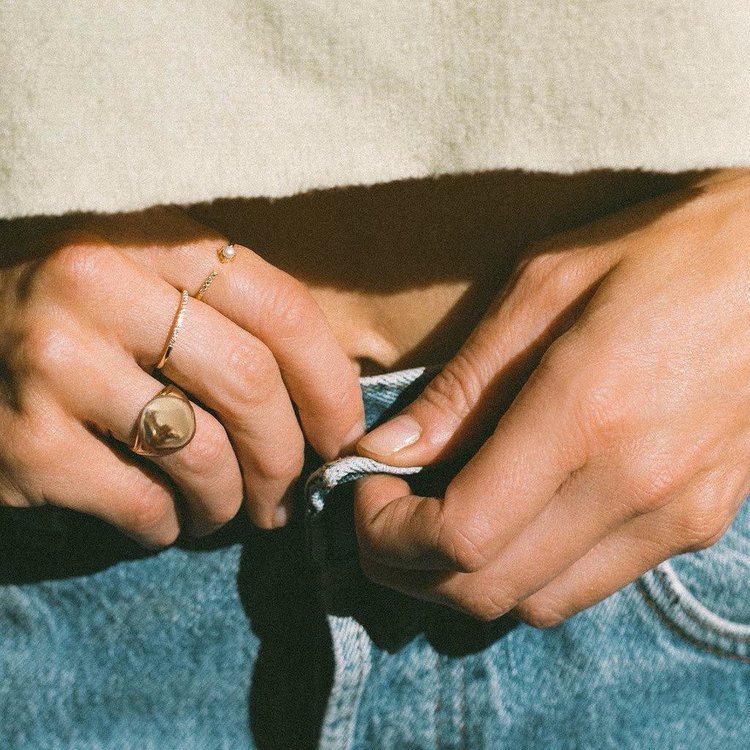 Leah Alexandra Traverse Ring Gold