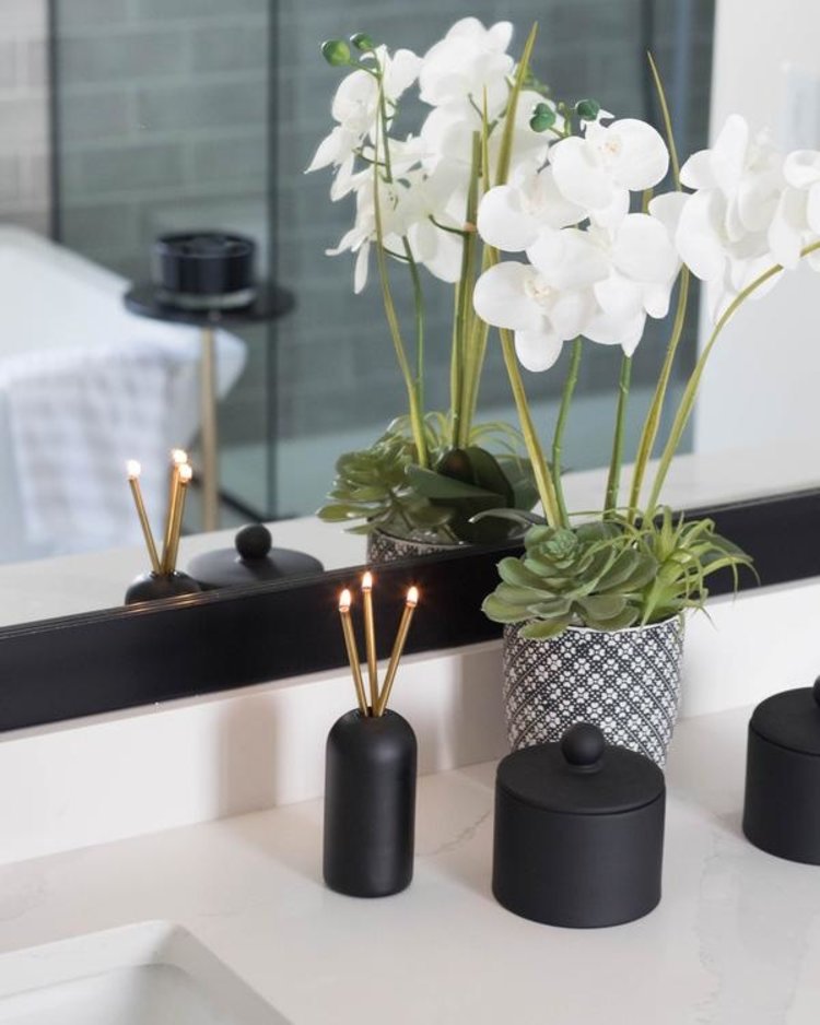 Everlasting Candle Company Wylie Vase Black