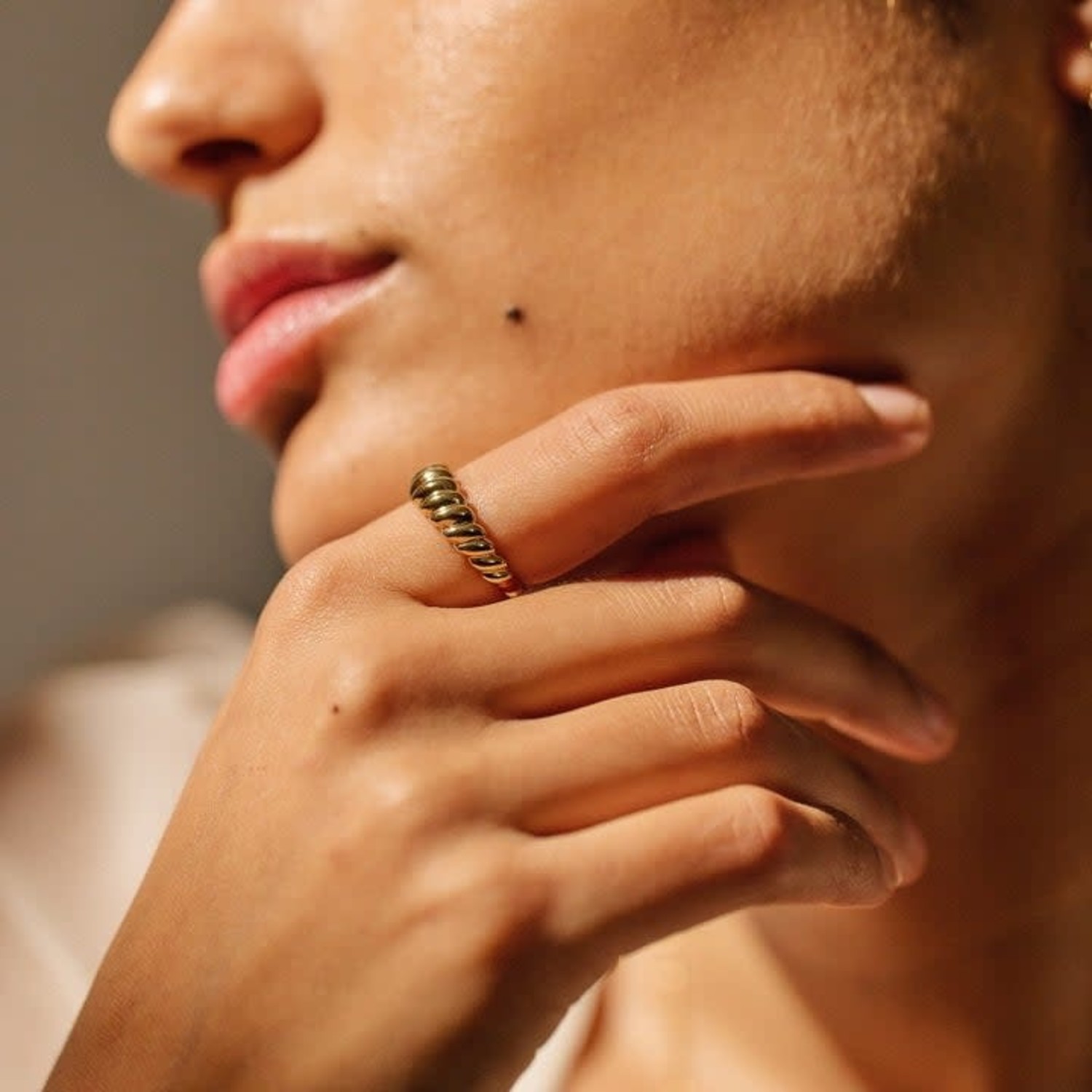 Lovers Tempo Demi Fine Twist Dome Ring Gold