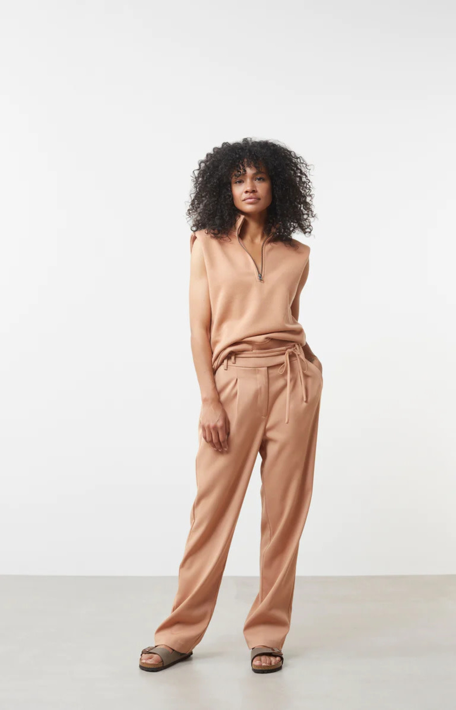 Half Zip Sleeveless Sweatshirt Camel 