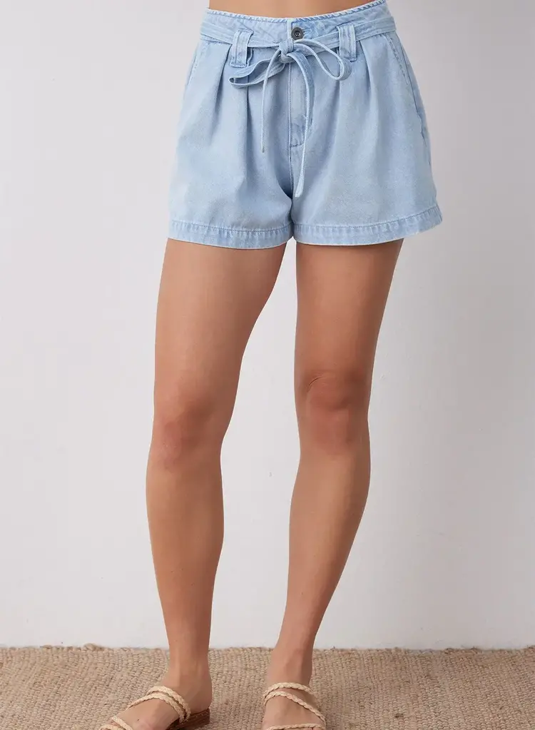 Bella Dahl Hailey Pleated Short with Tie Sun Faded Wash