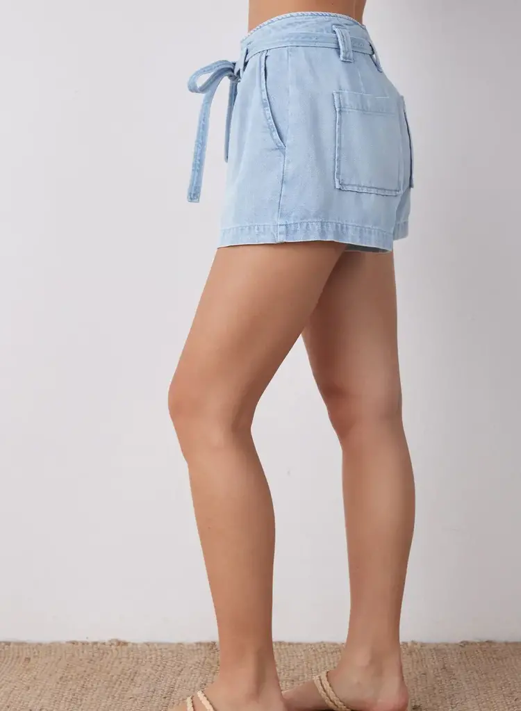 Bella Dahl Hailey Pleated Short with Tie Sun Faded Wash