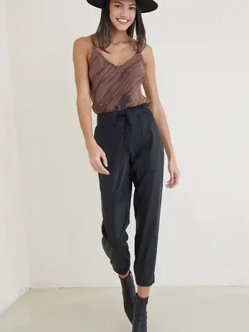 Bella Dahl Chelsea Pocket Jogger Black