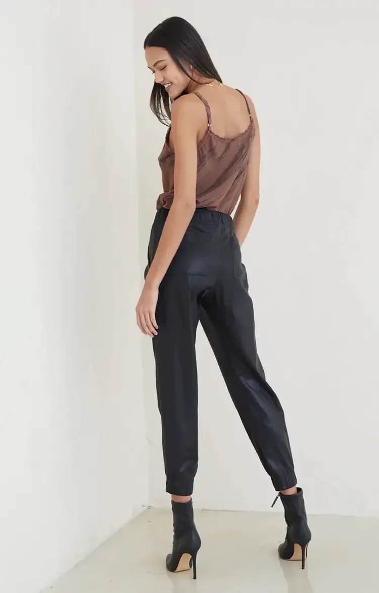 Bella Dahl Chelsea Pocket Jogger Black