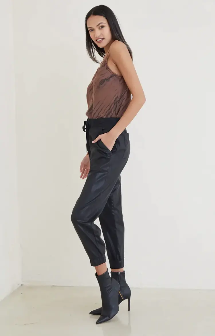 Bella Dahl Chelsea Pocket Jogger Black