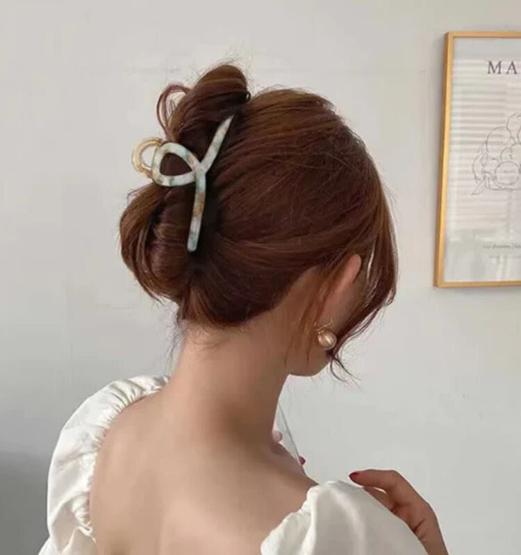 Swoon Beauty Ella Acetate & Metal Claw Clip Quartz