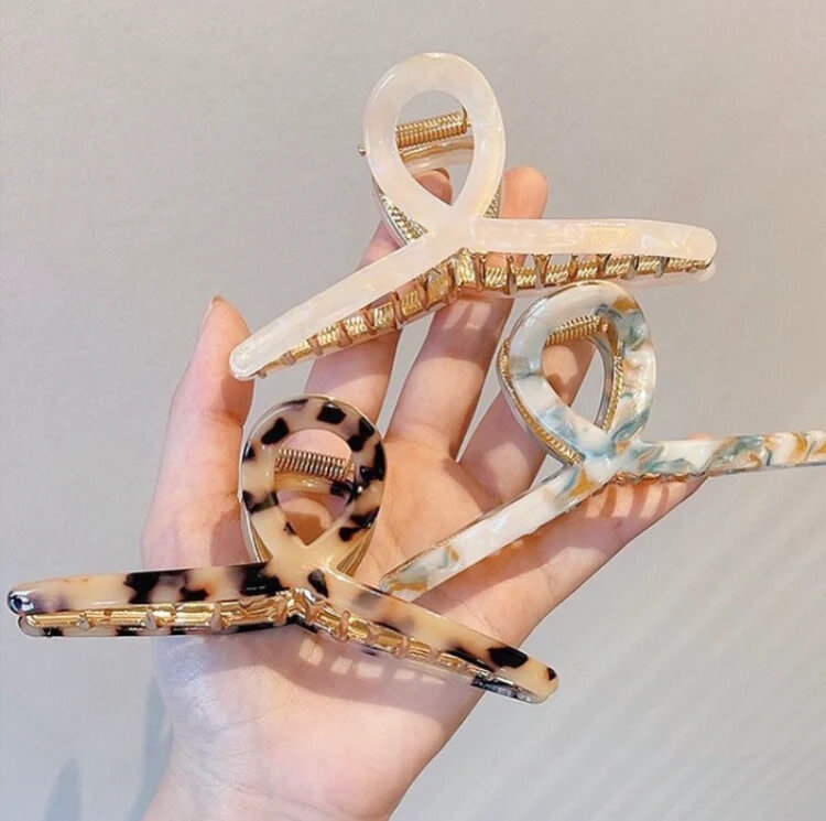 Swoon Beauty Ella Acetate & Metal Claw Clip Cheetah