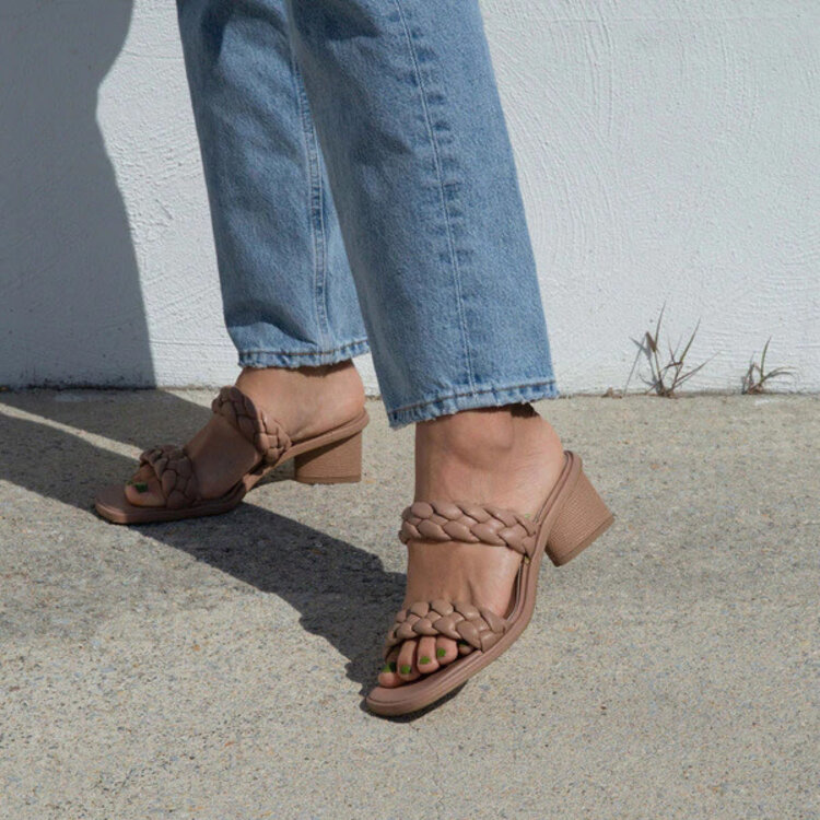 Dolce Vita Ronin Sandal Cafe