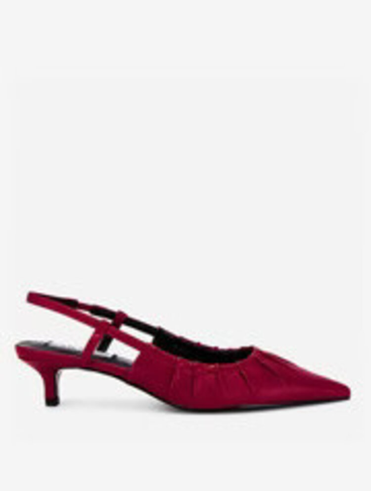 Steve Madden Syrah Sling Back Kitten Heel Red