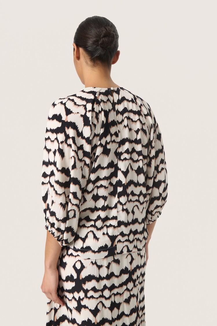 Soaked in Luxury Slalize Blouse Whitecap Grey Zig Zag