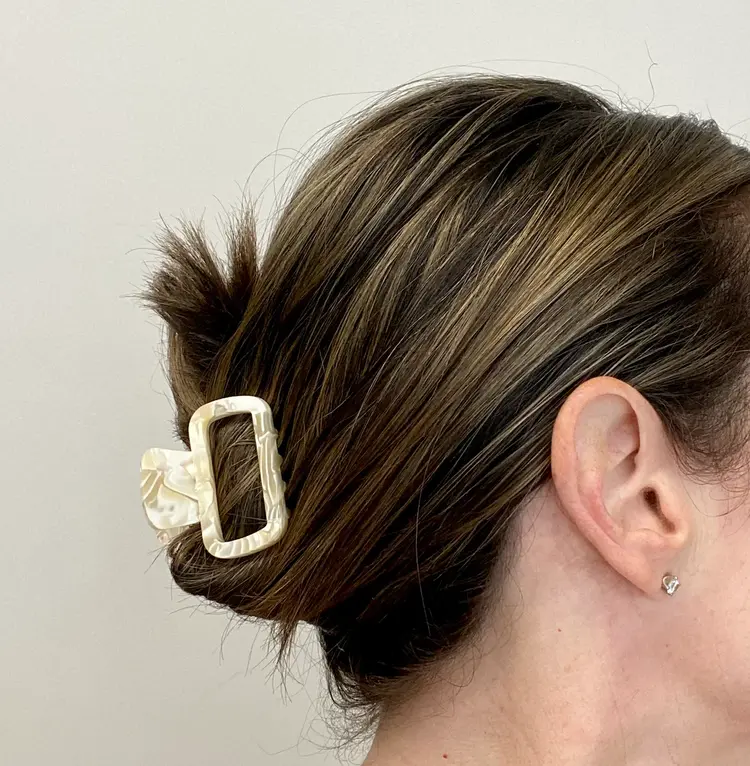 Swoon Beauty Jasmine Acetate Claw Clip Ivory