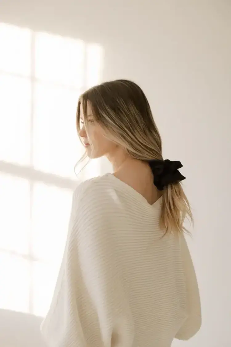 Chelsea King Plisse Black Scrunchie Classic