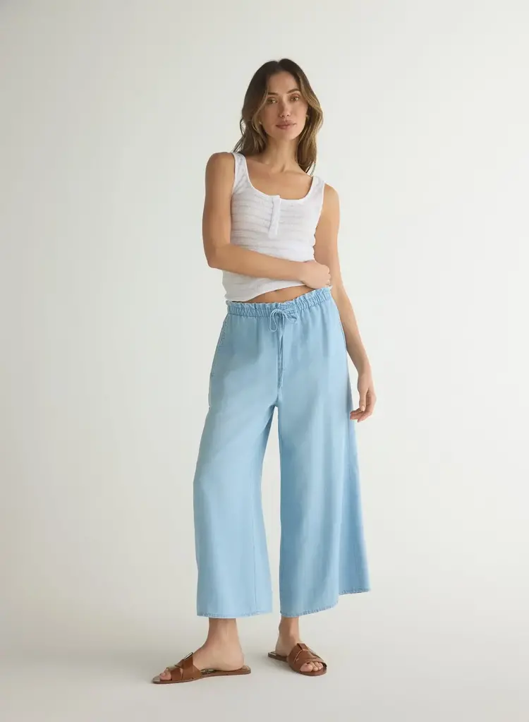 Bella Dahl Ruffle Waist Wide Leg Crop Light Riviera Wash
