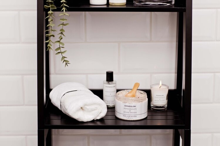 Stoneglow Modern Classics Pomegranate & Spiced Woods Scrub Smoothie