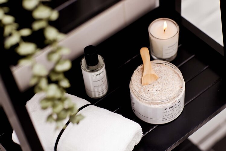 Stoneglow Modern Classics Pomegranate & Spiced Woods Scrub Smoothie