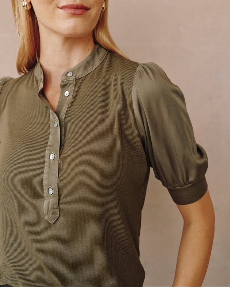 Bella Dahl Short Sleeve Placket Mixed Shirt Ivy Green