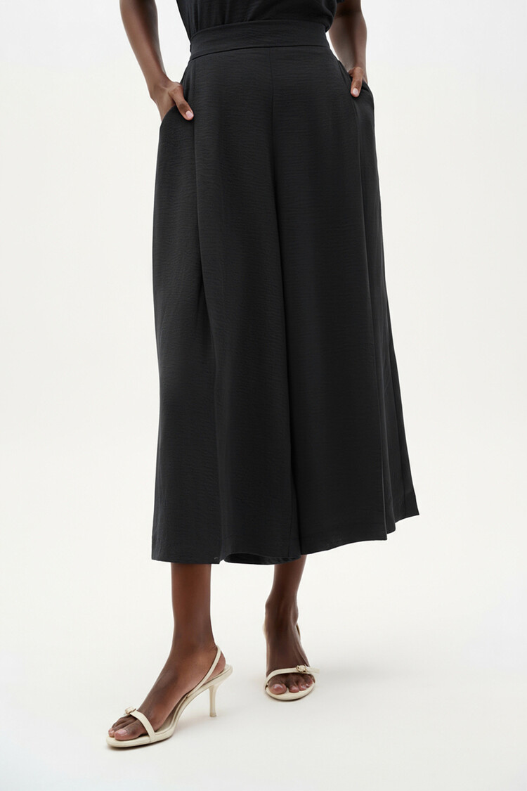 Joseph Ribkoff Gauze Pull on Culotte Pant Black