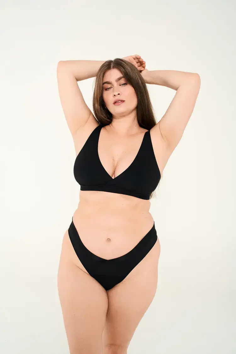 Huha Crossover Thong Black