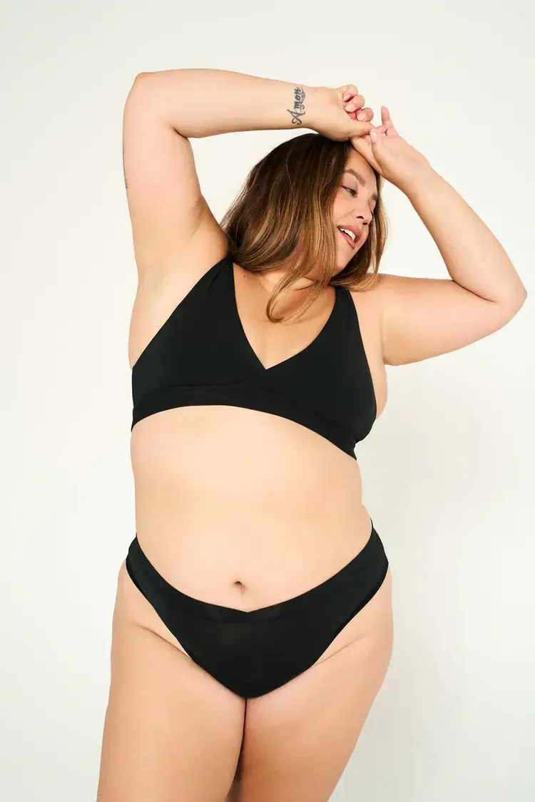 Huha Crossover Thong Black