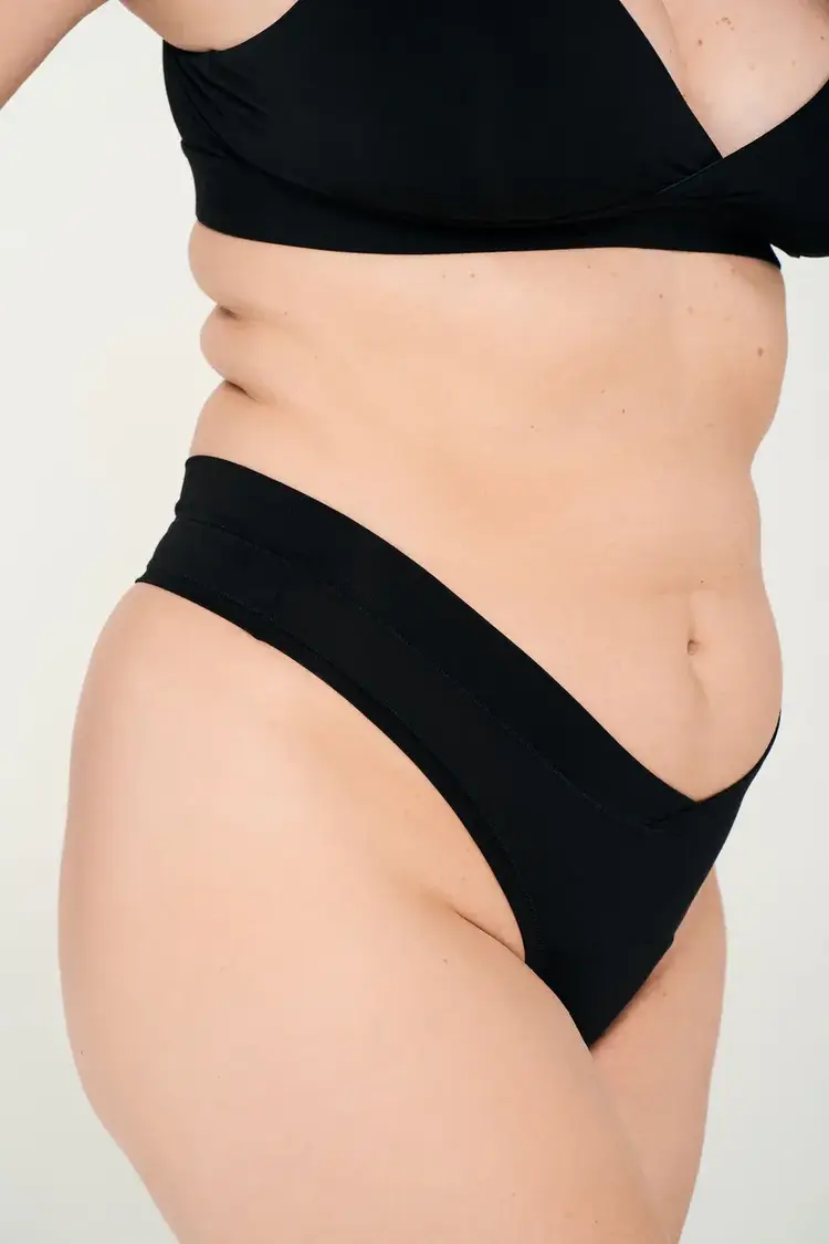 Huha Crossover Thong Black