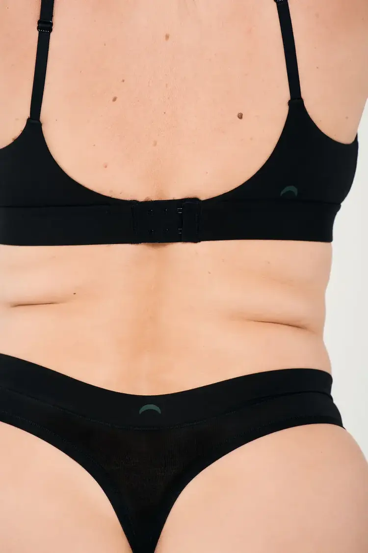 Huha Crossover Thong Black