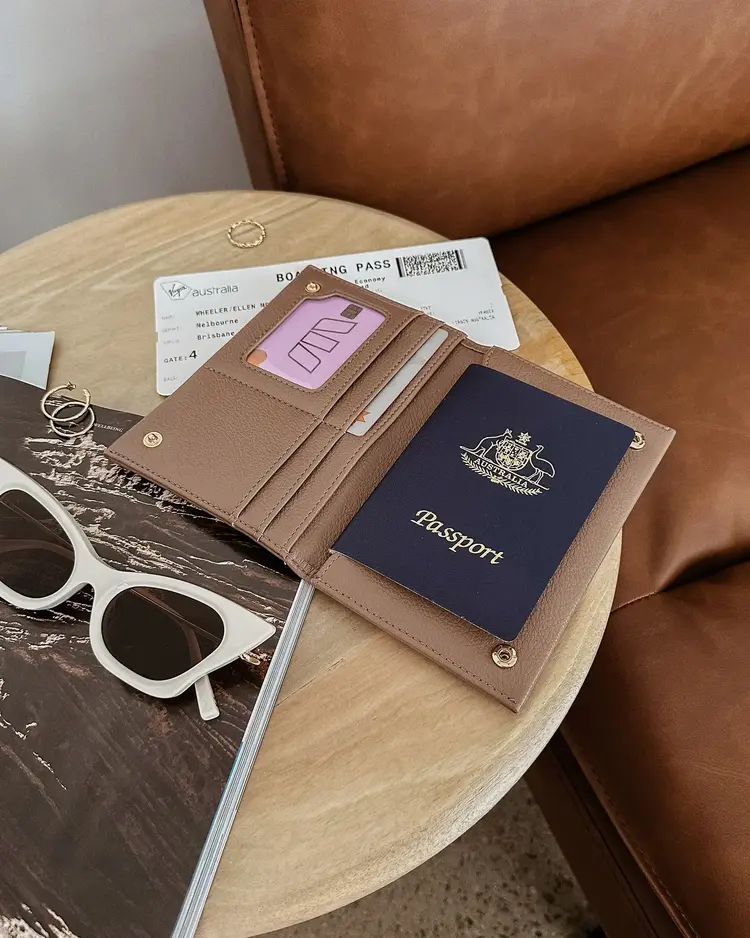 Louenhide Venice Passport Holder Mocha