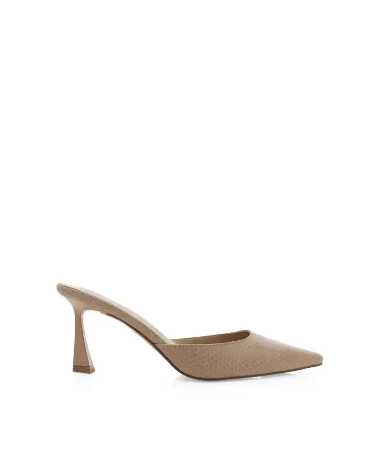 Billini Yovanni Heels Honey Scale
