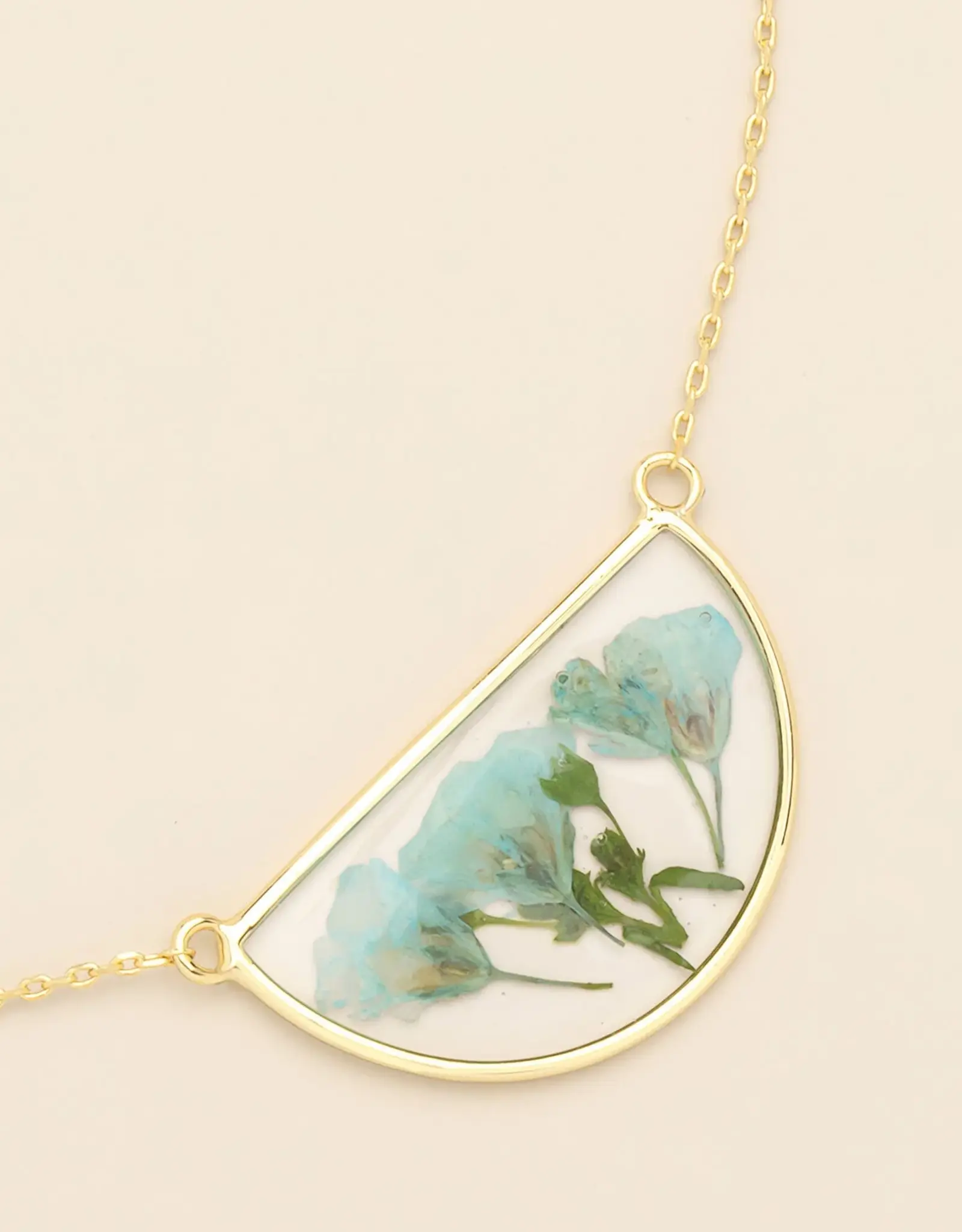 Collier  Fleurs Pressées  - Gypsophile bleue
