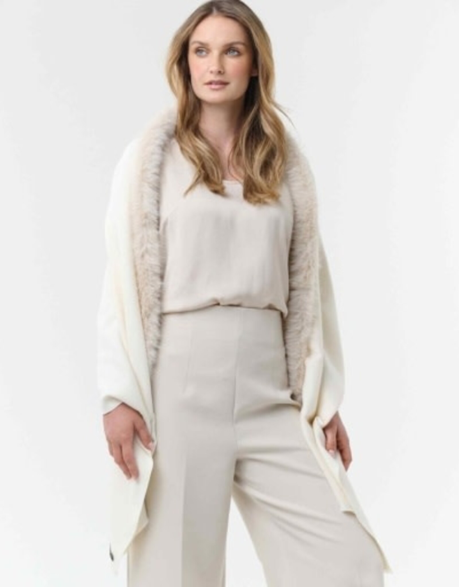 V. FRAAS Poncho avec bordure de fausse fourrure
