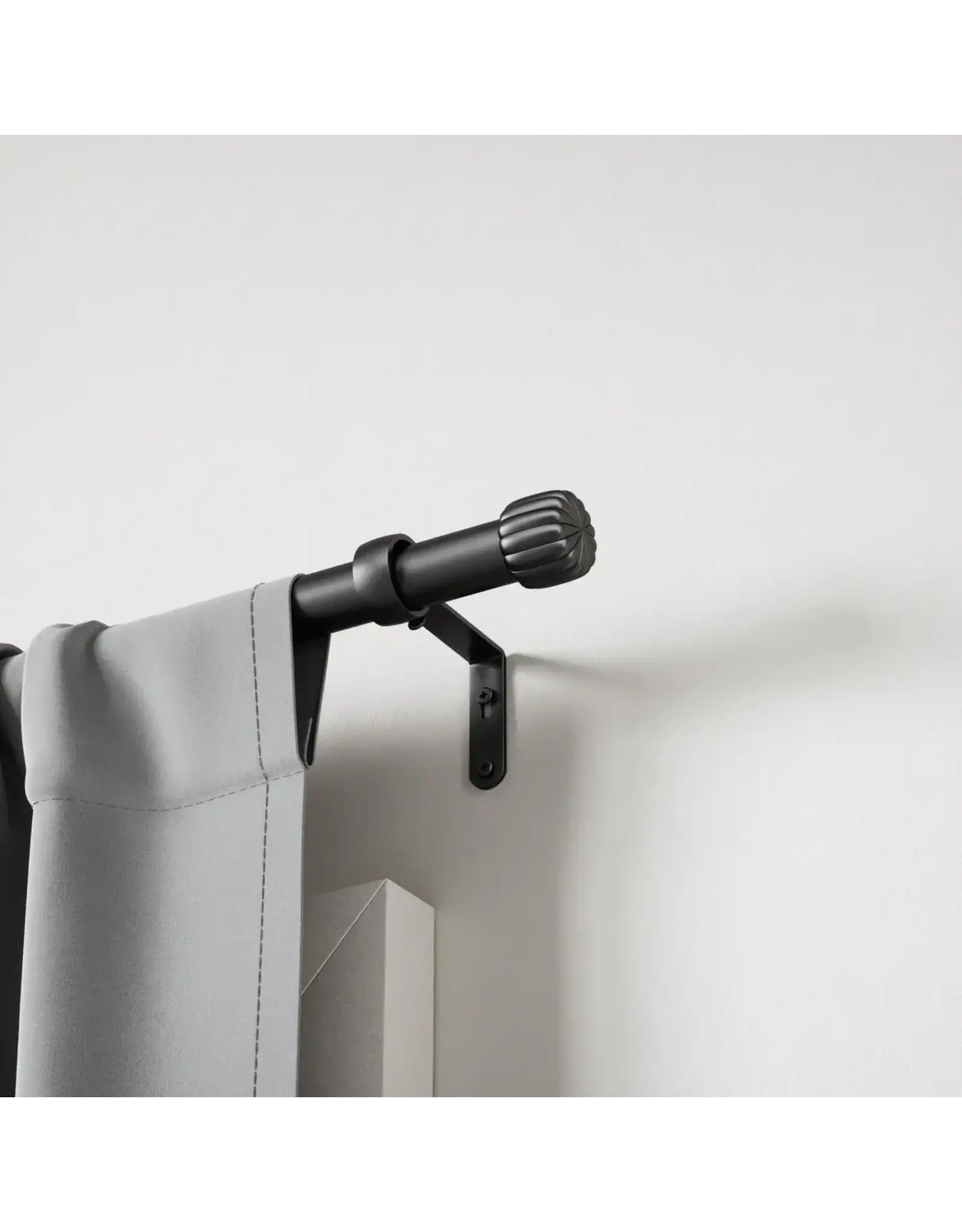 Cleo 1" Rod 66"-120" - matte black