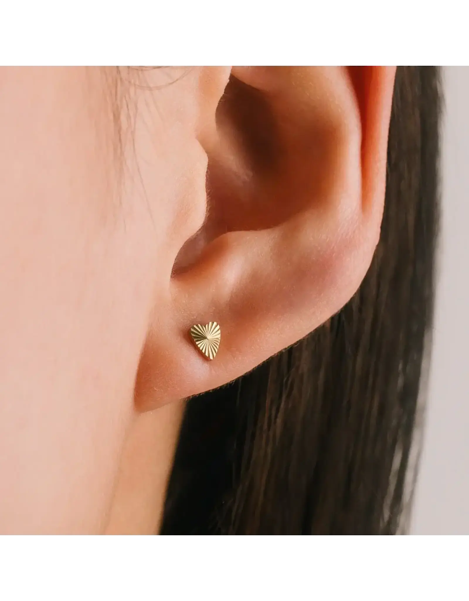 Fluted Heart Studs - Gold