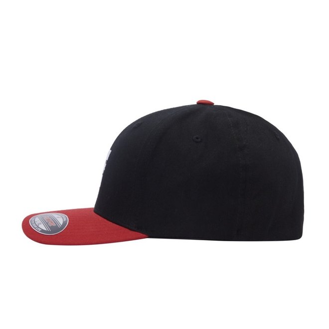 DC CAP STAR SEASONAL FLEXFIT HAT  XKPR(BLACK/RED)