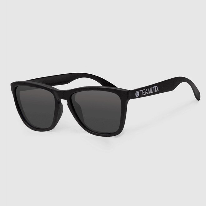 MATTE BLACK SUMMER SUNGLASSES