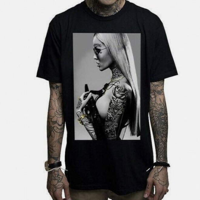 ATOMIC BLONDE SS TEE BLACK GOLD
