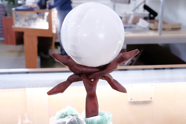 Wooden Tripod Stand 6"